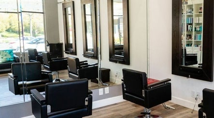 Salon One 9 kép 2