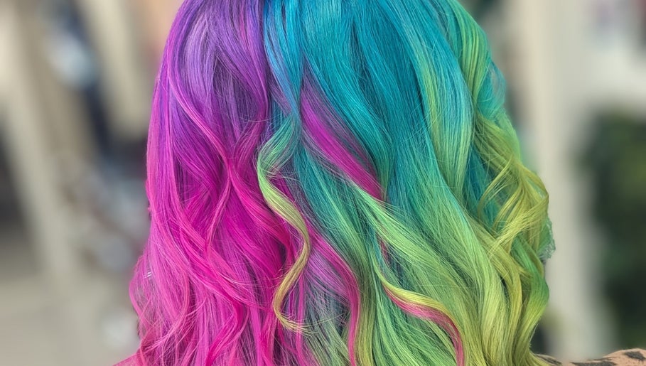 Red's Hair Salon – kuva 1