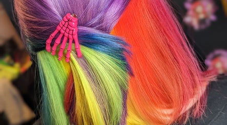 Red's Hair Salon – kuva 3