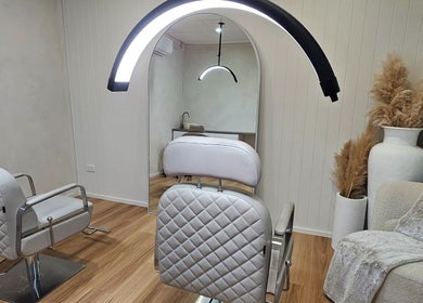 Elegant salon chair at Studio SMP Gold Coast in Bundall, Queensland, AU with cozy decor and modern lighting.