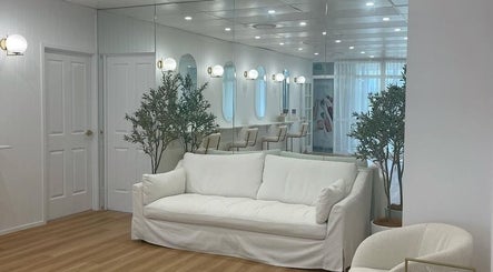 Comfortable seating area at Studio SMP Gold Coast in Bundall, Queensland, AU, with chic decor and bright lighting.
