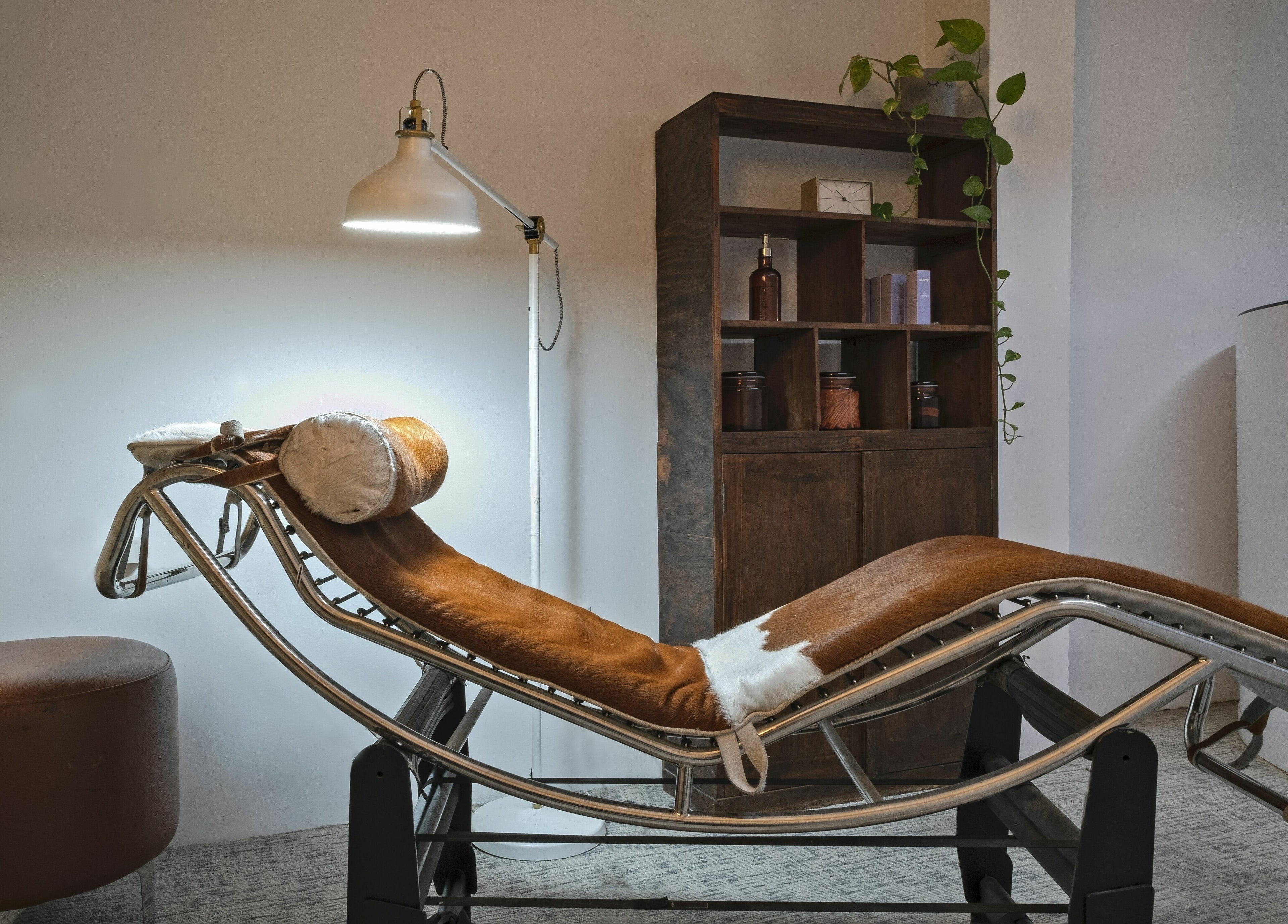 Luxurious relaxation chair at Arco a São Mamede - Dez Studio Nail & Lash Bar in Lisboa, Lisboa, PT.