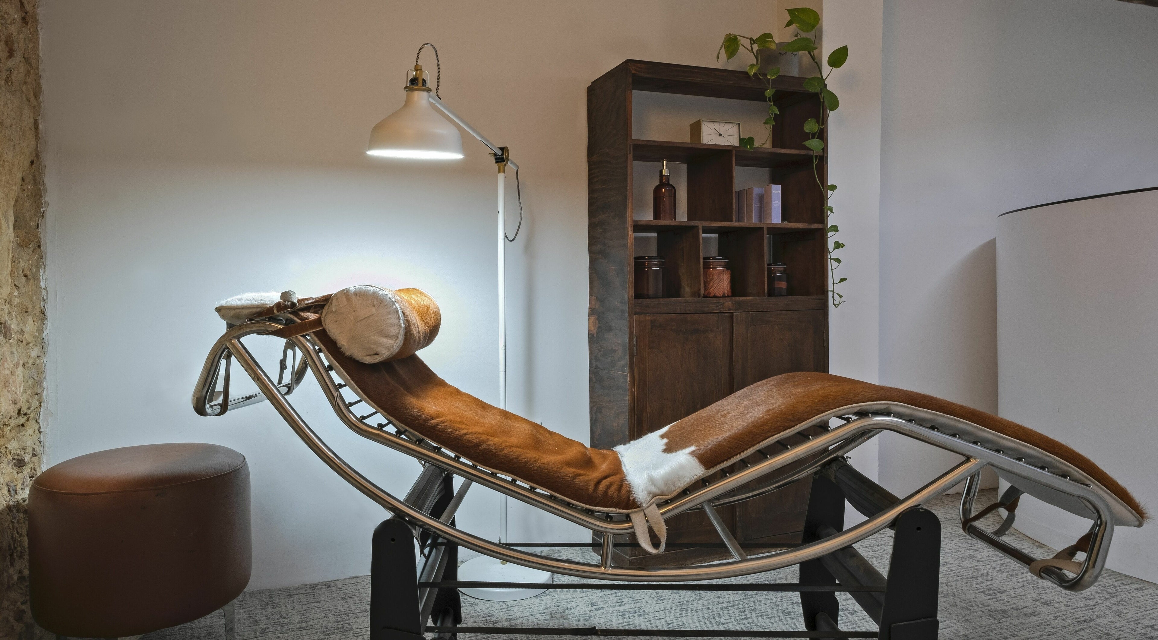 Luxurious relaxation chair at Arco a São Mamede - Dez Studio Nail & Lash Bar in Lisboa, Lisboa, PT.