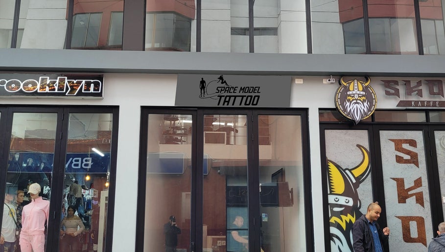 Imagen 1 de Space Model Tattoo SRC