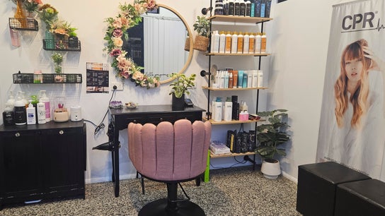 Chic Hair and Beauty Designs