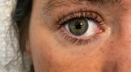 PrettyLittleLashes image 3