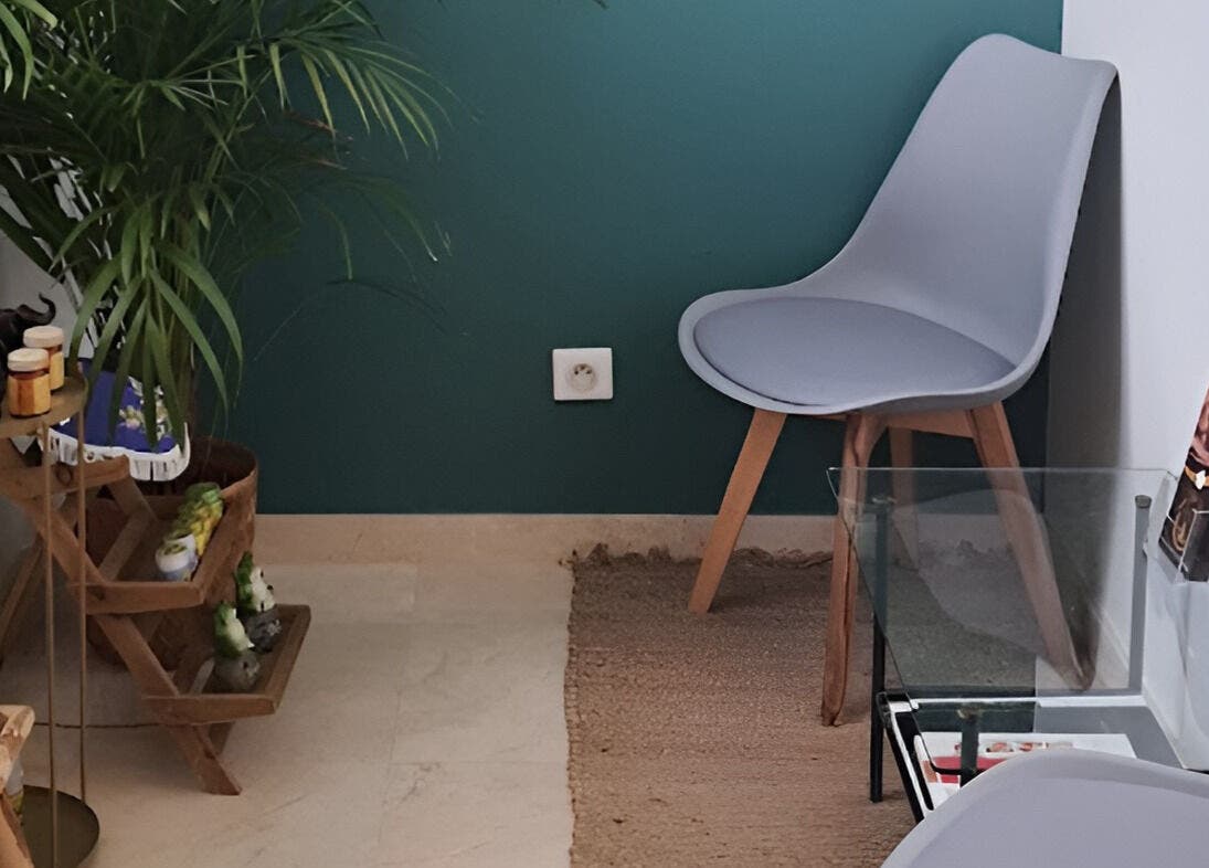 Coin de détente paisible à Siam Thai Massage Chevreuse, Chevreuse, Île-de-France, FR avec chaise et décor zen.