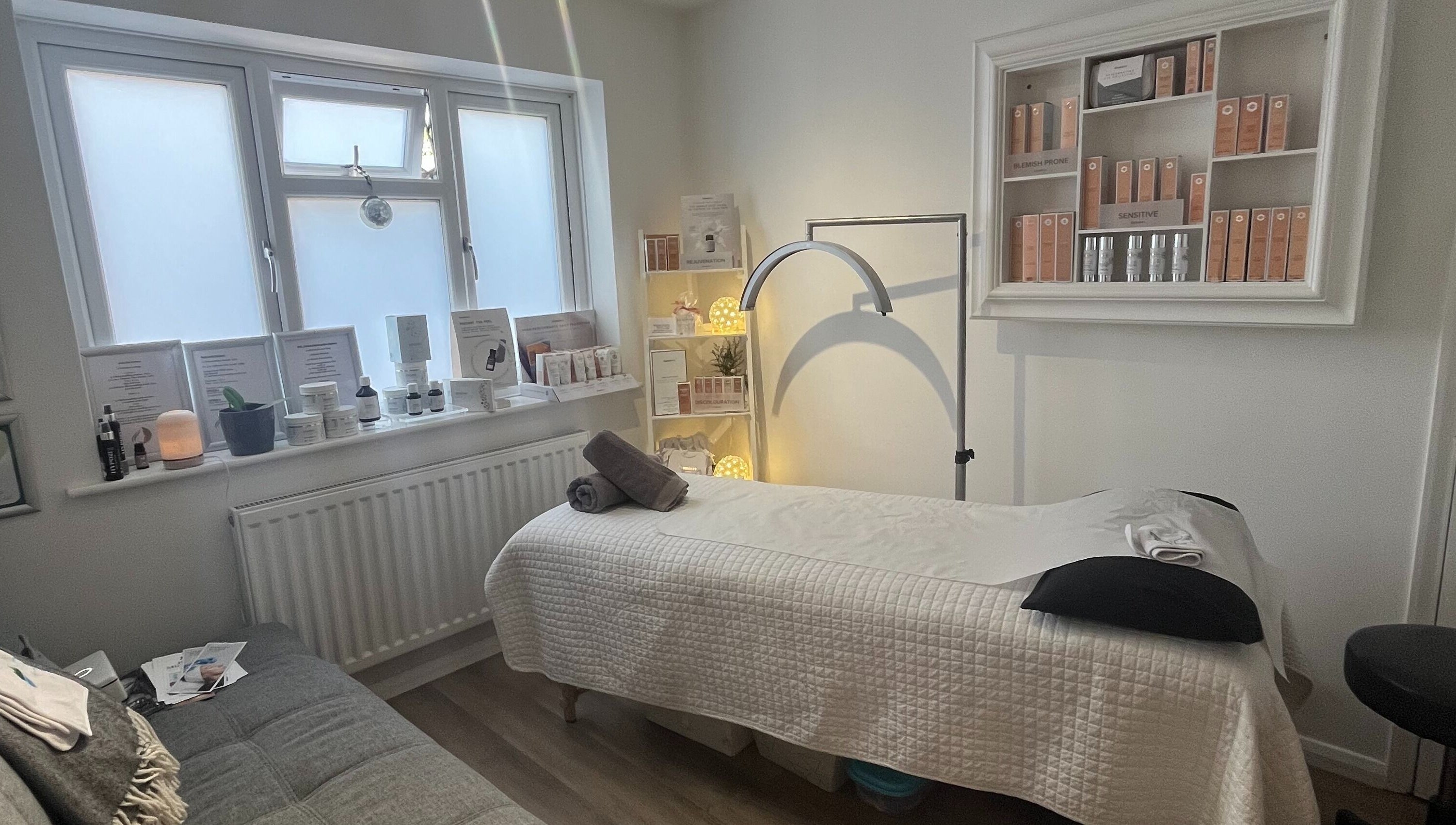 Spa treatment room at The Peel Queen in Addlestone, England, GB, featuring cozy decor and ambient lighting.