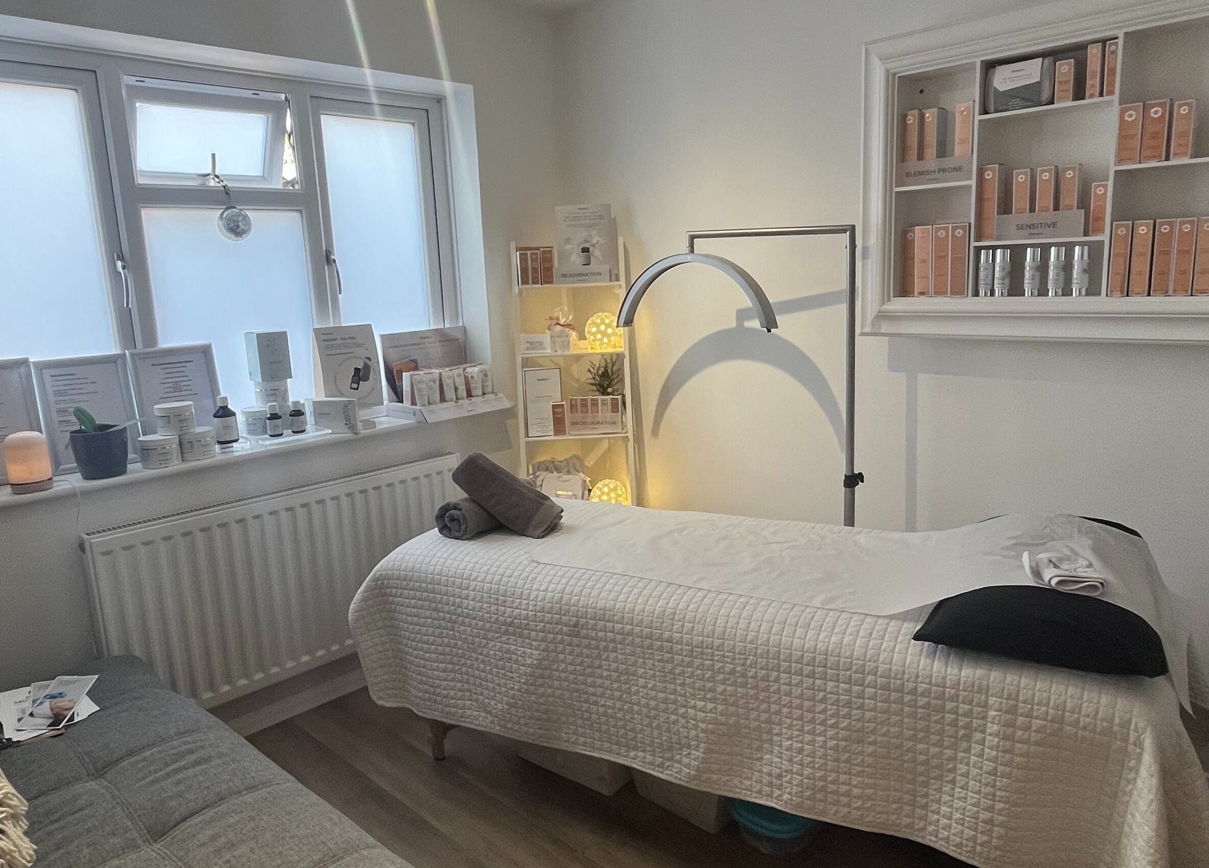 Spa treatment room at The Peel Queen in Addlestone, England, GB, featuring cozy decor and ambient lighting.