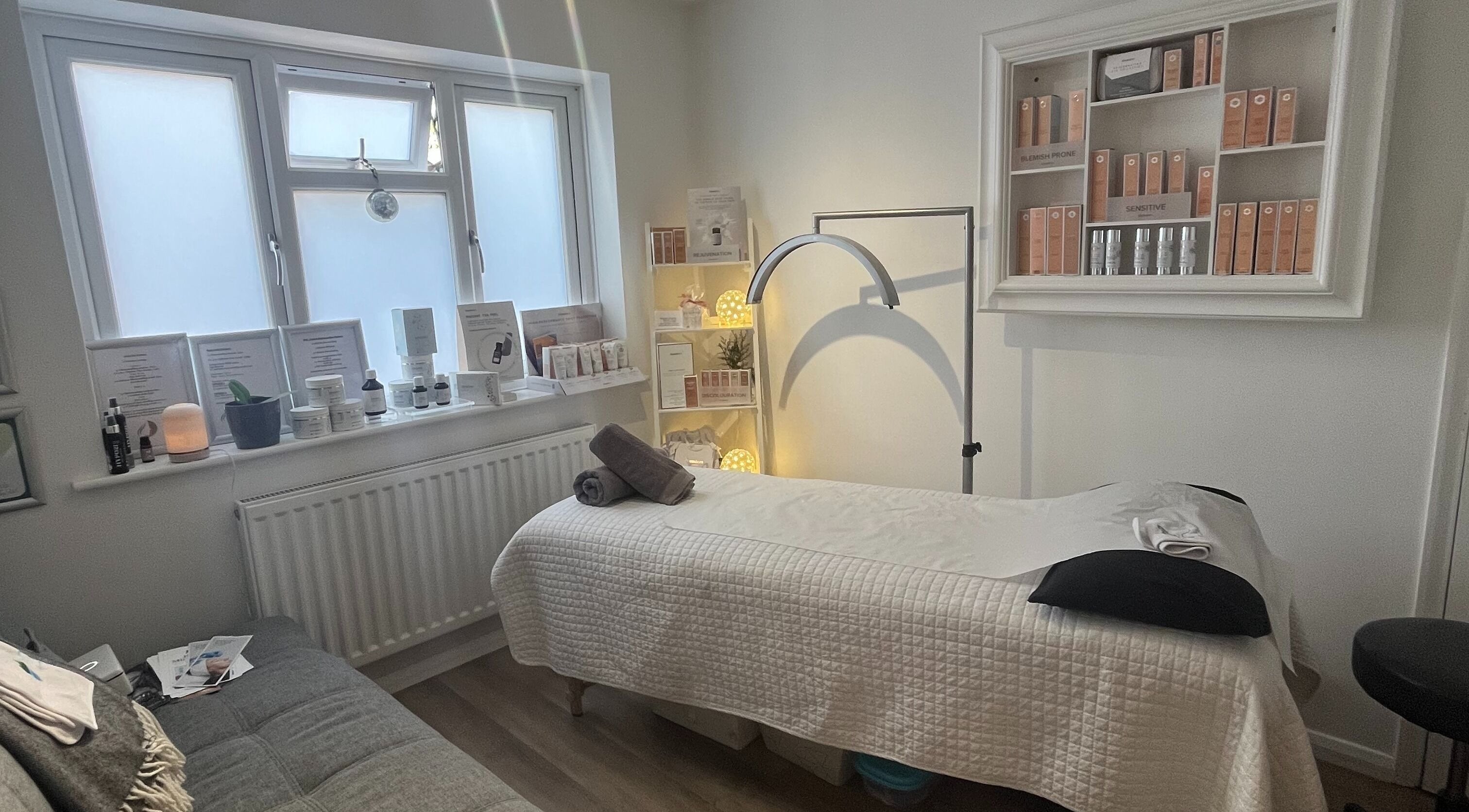 Spa treatment room at The Peel Queen in Addlestone, England, GB, featuring cozy decor and ambient lighting.
