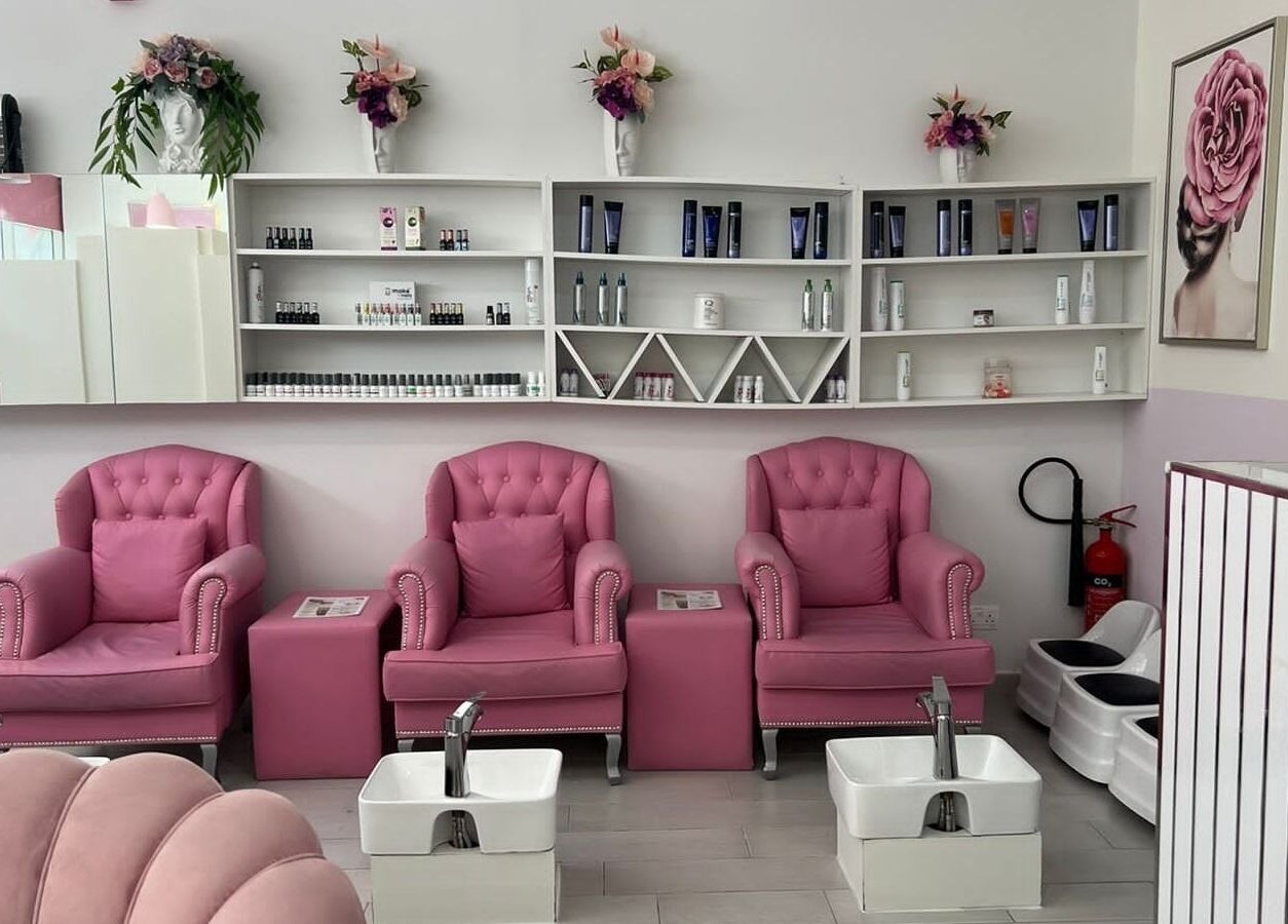 Chic pink seating at Intime Ladies Salon, دبي, دبي, AE, with elegant decor and beauty products on display.