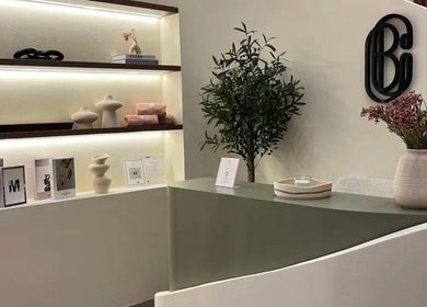 منظر مكتبي ترحيبي في Beauty Island Salon، الدمام، المنطقة الشرقية، السعودية.