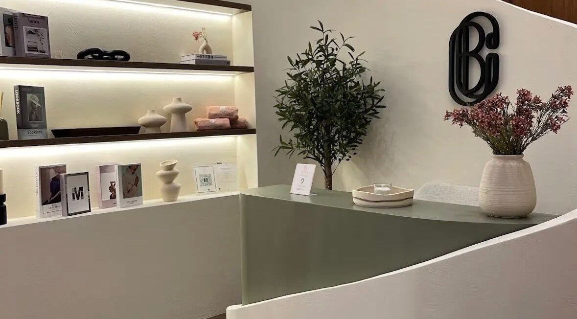 منظر مكتبي ترحيبي في Beauty Island Salon، الدمام، المنطقة الشرقية، السعودية.