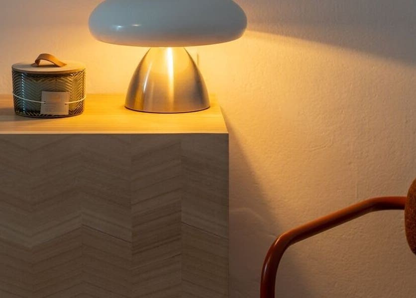 Warm-lit table lamp at Studio Masażu Ciało W Centrum Uwagi, Warszawa, Województwo Mazowieckie, PL.