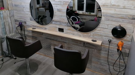 The Colourbox Hair Salon – kuva 2