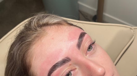 Brow Stance, bild 2
