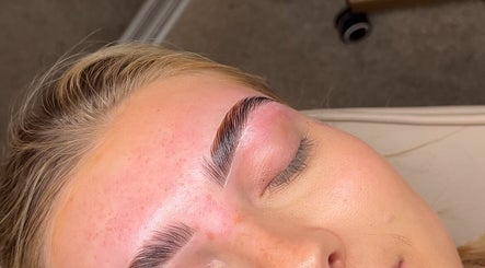 Brow Stance, bild 3