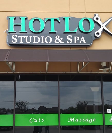 Hot Lox Studio and Spa image 2