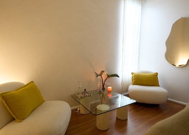 Relaxing massage room at Hannah Pendlebury Massage, Bondi Beach, New South Wales, AU, featuring plush seating.