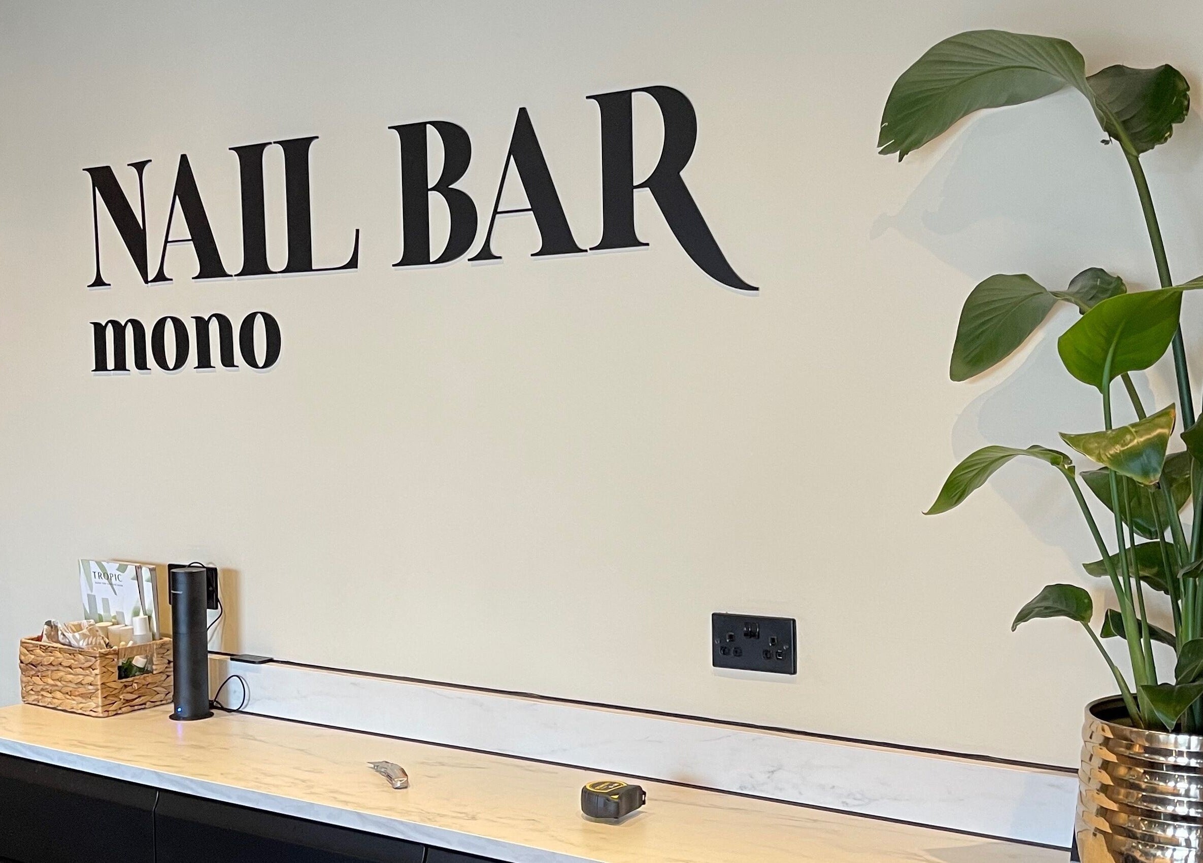 Sophisticated nail bar at Mono, Hoyland, England, GB with stylish decor and greenery for a refined ambiance.