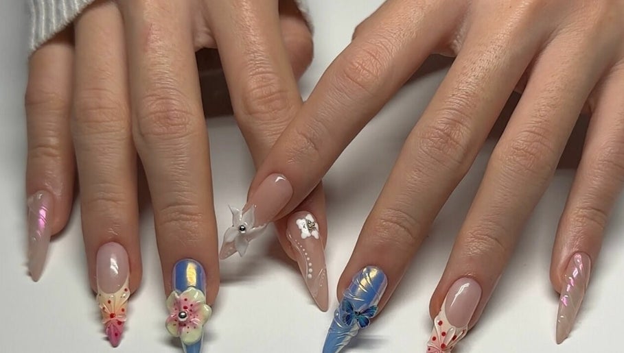 Lilly Nails Lounge image 1
