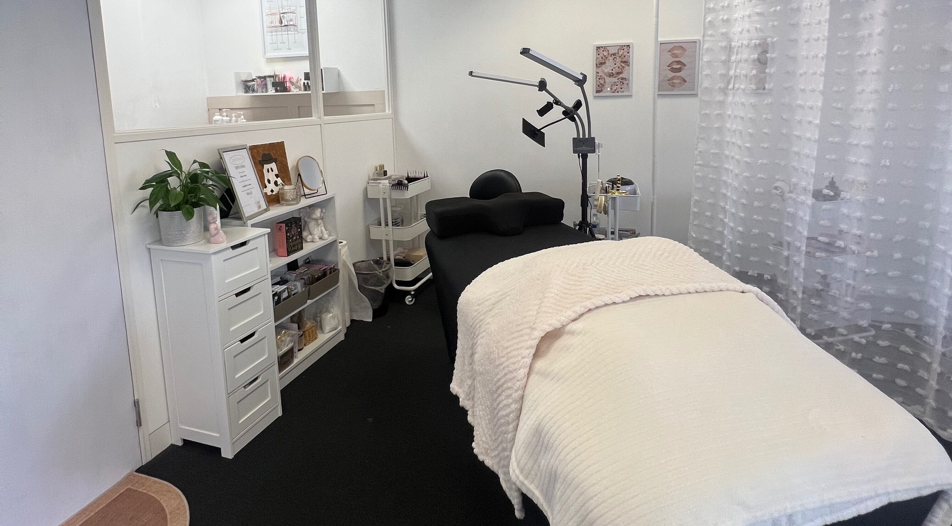 Relaxing treatment room at Lil Beautique, Crawley, England, GB with cozy décor and stylish furnishings.