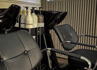Stylish black salon chairs and washbasins at Royal Gold Studios in Mullingar, County Westmeath, IE.