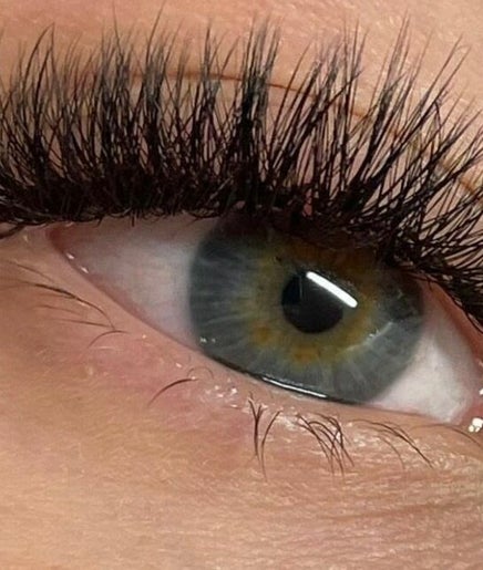Leluxe Lash - Luxury Lash Extensions image 2