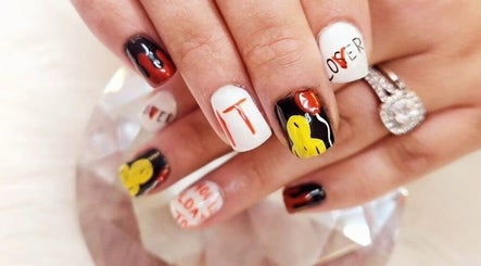 Jazzii and Classii Beauty Nails, bilde 3
