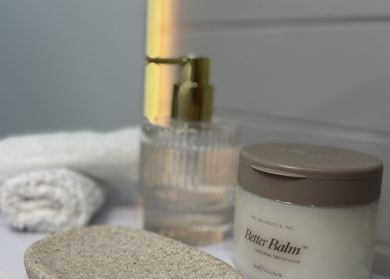 Cc Beautè Cardiff essentials: skin balm, towel, and dispenser for ultimate relaxation.