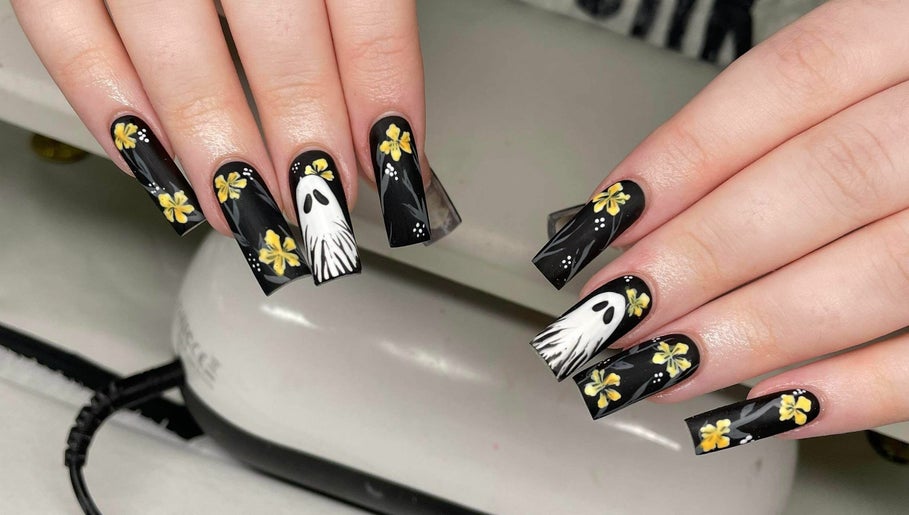 Ellie Josey Nail Artist صورة 1