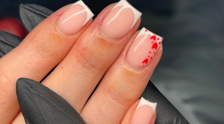 Ellie Josey Nail Artist image 2