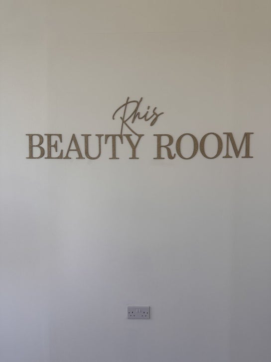 Rhis Beauty Room