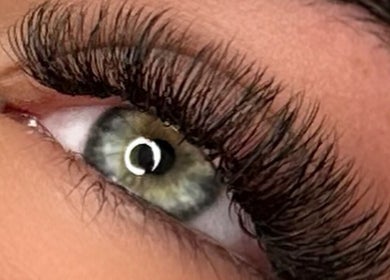 Close-up of expertly done eyelashes at Rhis Beauty Room, Pengam Road, Cymru, GB.