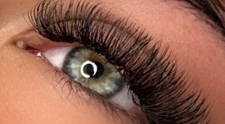 Close-up of expertly done eyelashes at Rhis Beauty Room, Pengam Road, Cymru, GB.