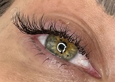 Close-up of enhanced eyelashes at Rhis Beauty Room, Pengam Road, Cymru, GB showcasing expert lash services.