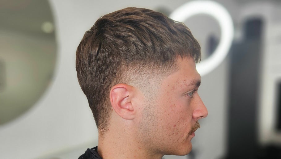 Barber with the Hat, bild 1