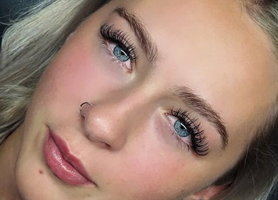 Close-up of lashes styled at Cw Artistry, Glasgow, Scotland, GB. Elegant and voluminous look.