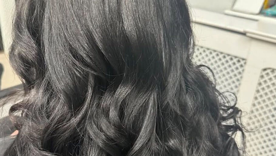 Immagine 1, Adeva Hair and Beauty