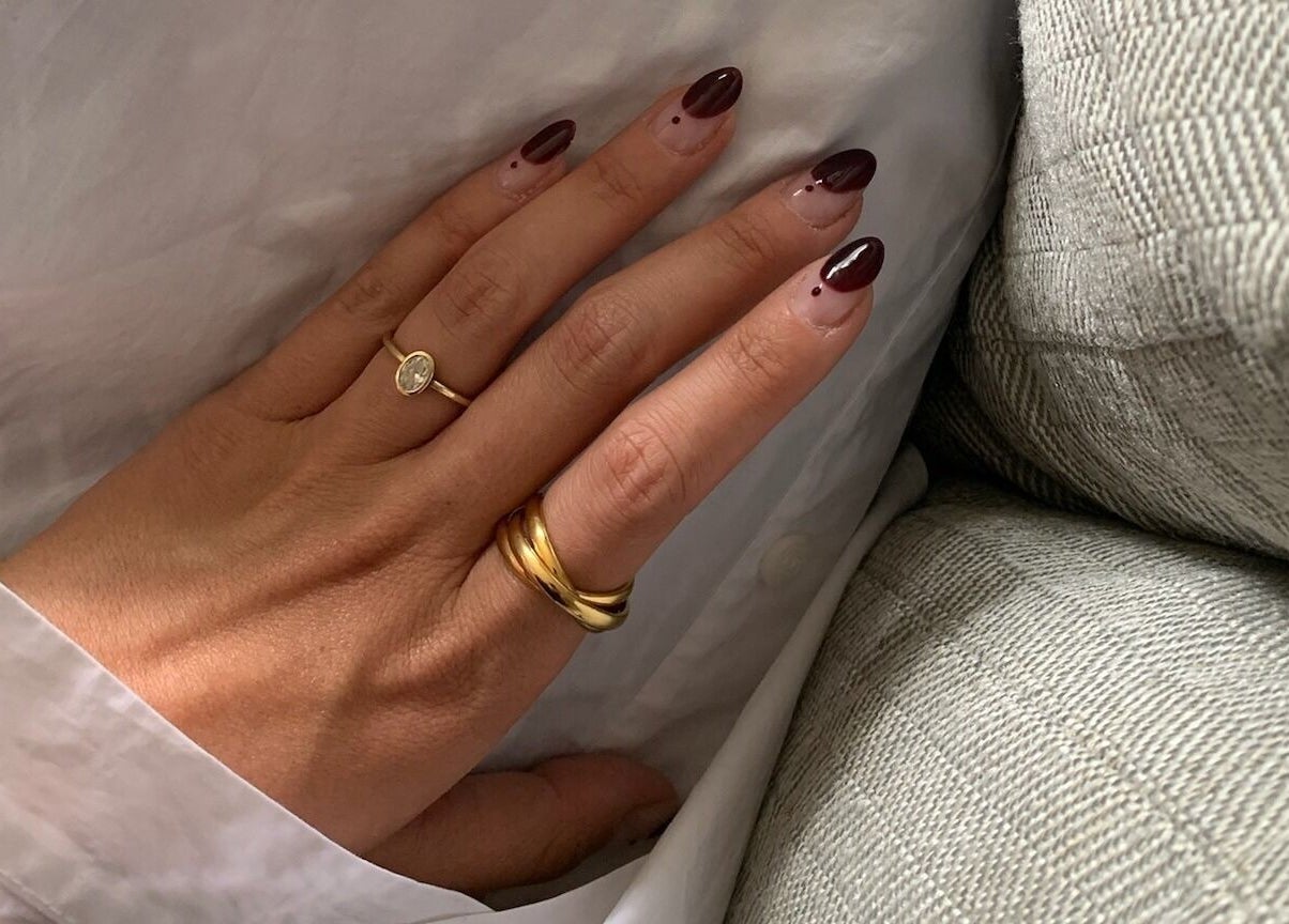 Manicura francesa moderna en Nail Bar Plaza Pinula, Guatemala, Guatemala, GT.