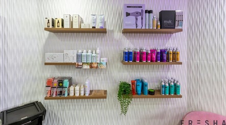 Rhi-Style Hair Salon, bild 2
