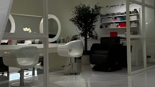 Paint Beauty Lounge