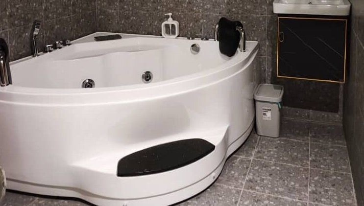 Elegant jacuzzi at Awa Salon and Spa, Tumpat, Kelantan, MY, offering relaxation and luxury.