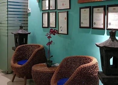 Calm seating with decor at Anjung Meranti Beauty Spa, Seremban, Negeri Sembilan, MY.