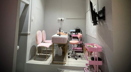 Elegant nail station at M Nails SG in Singapore with plush pink seating and modern decor.