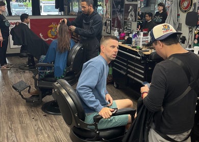 Stylish haircuts at Barber’s Choice Studio, Oakdale, Minnesota, US. Clients enjoy expert grooming services.