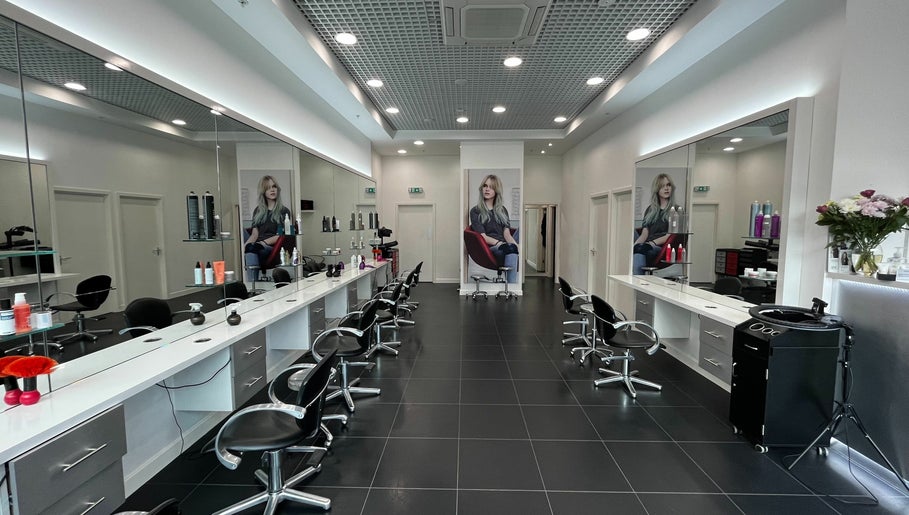 Vida Hair and Beauty Ilford صورة 1