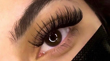 Lashed Out by JS صورة 3