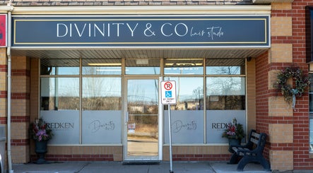 Divinity & Co Hair Studio imaginea 2