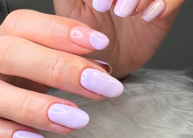 Uñas con esmalte pastel en Missbrows.l, Montmagny, Isla de Francia, FR. Elegancia y estilo en cada manicura.